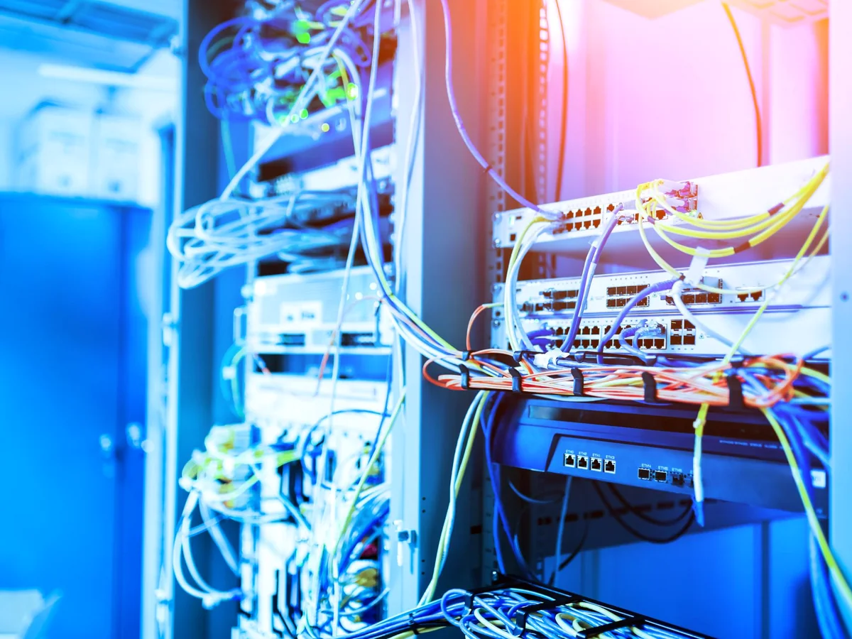 Netzwerk- und Serverinfrastruktur